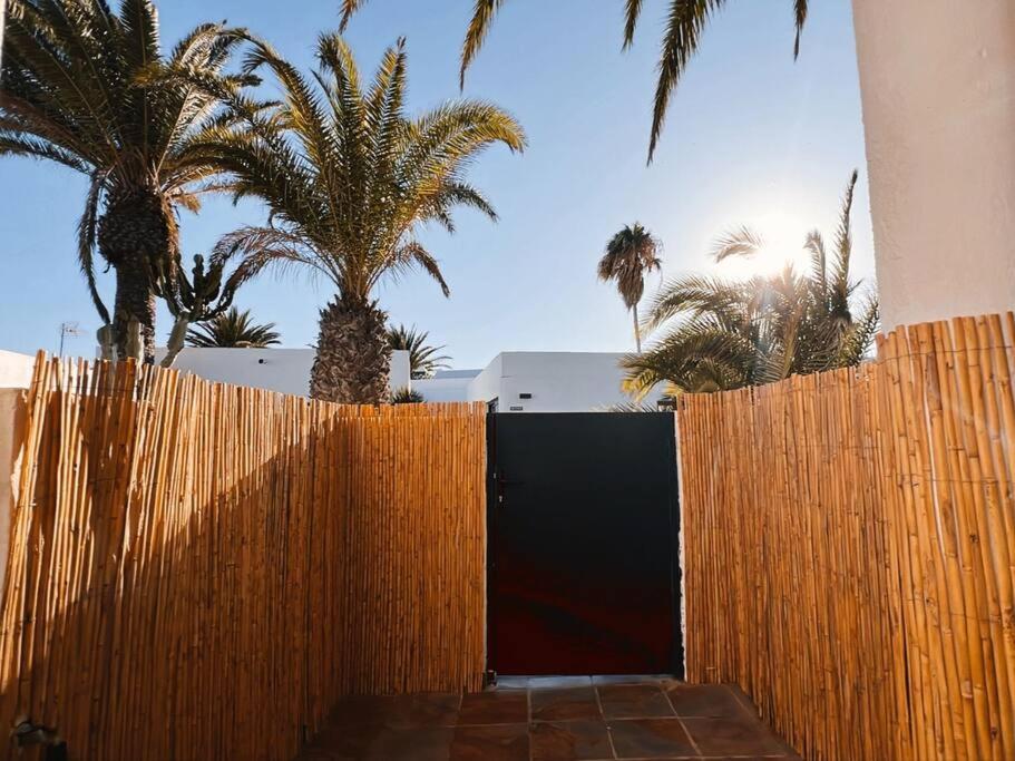 Rockbeach Bungalow Costa Teguise Exterior photo