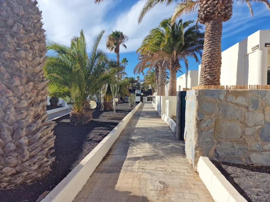 Rockbeach Bungalow Costa Teguise Exterior photo