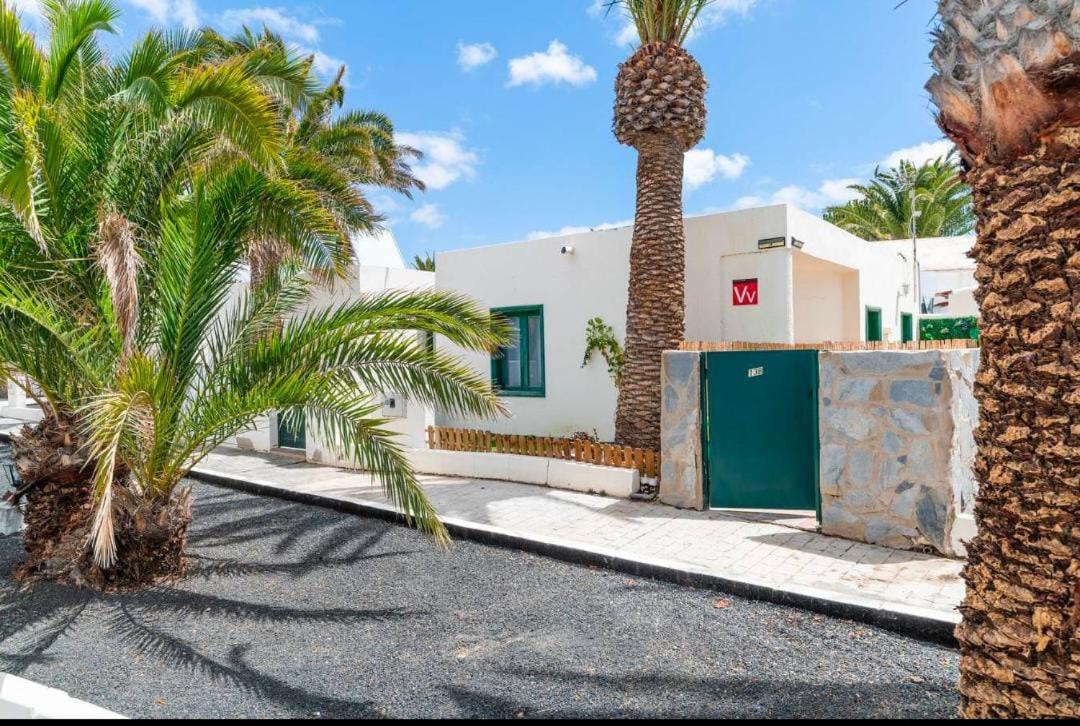 Rockbeach Bungalow Costa Teguise Exterior photo